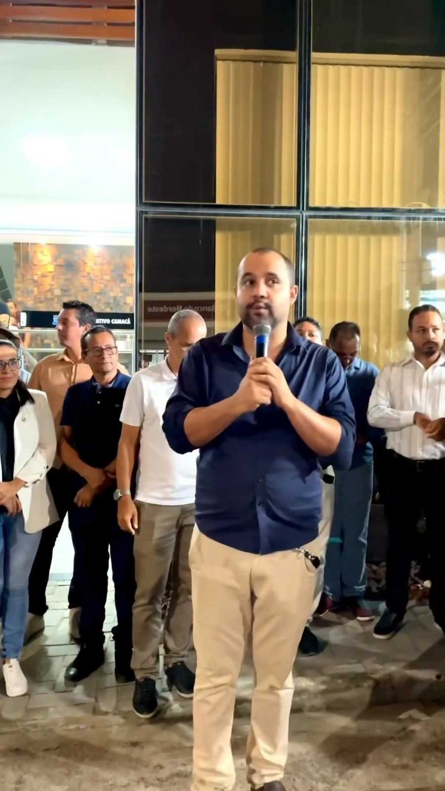Camacã: Prefeitura recebe uma nova Retroescavadeira e reforça sua frota